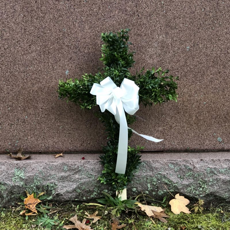 Boxwood Cross Lakeview Cemetery